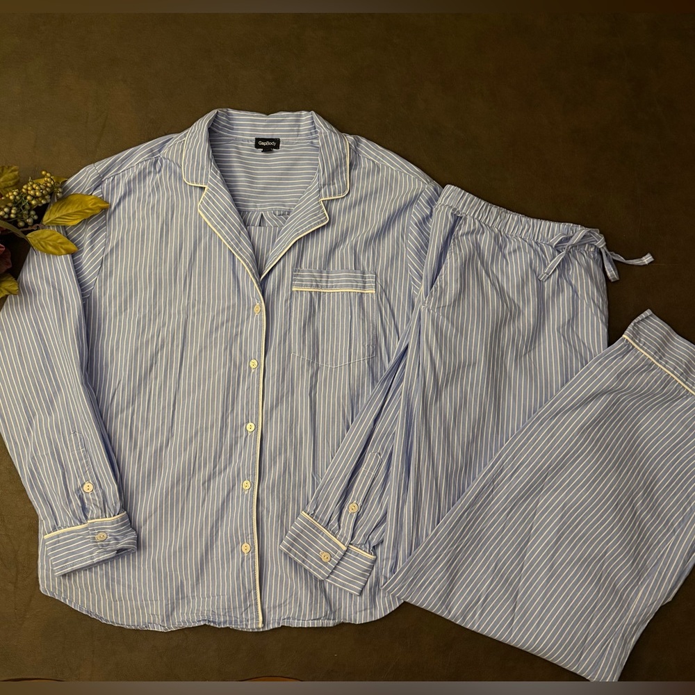 GAP Adult Soft Poplin Blue Pinstripe GAP Body PJ Pajama Set; Size M